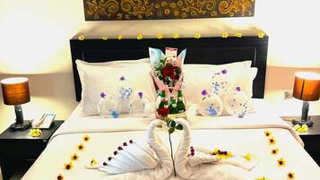 In-room safe, blackout curtains, free WiFi, bed sheets