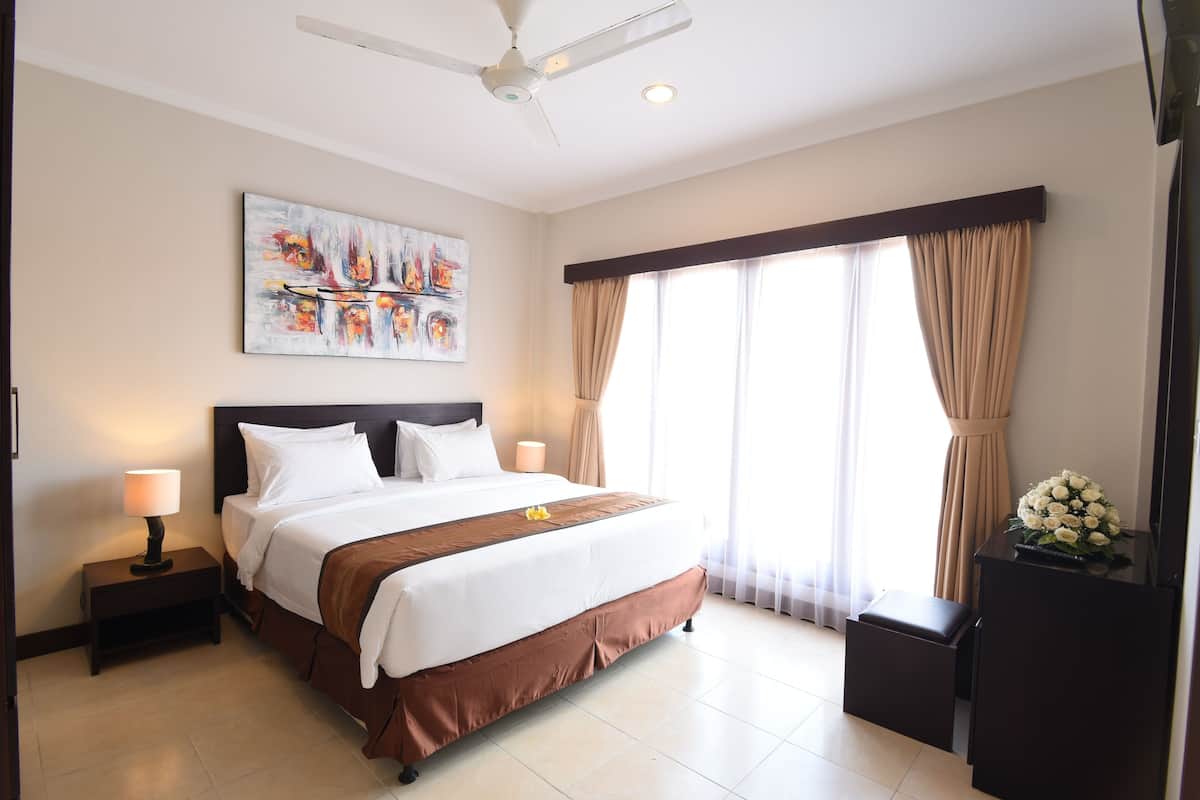Minibar, in-room safe, blackout curtains, free WiFi