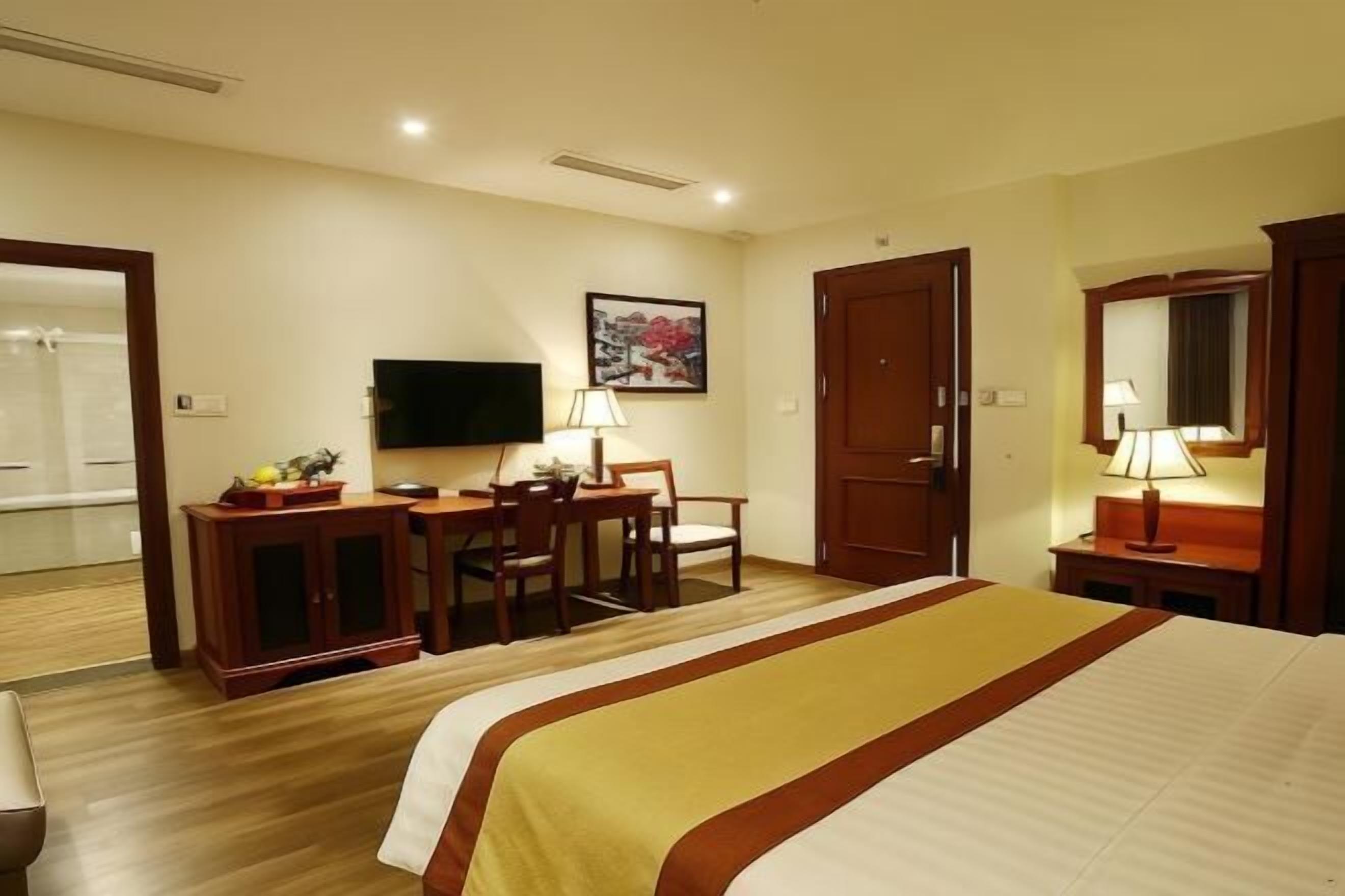 Minibar, in-room safe, iron/ironing board, free WiFi