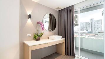 Deluxe | Desk, free WiFi, bed sheets