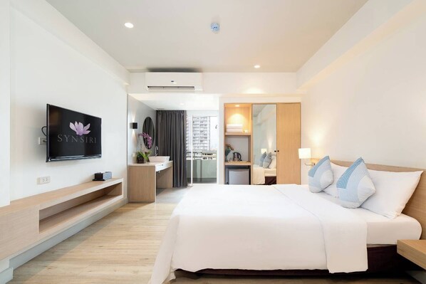 Deluxe | Escritorio, wifi gratis y ropa de cama