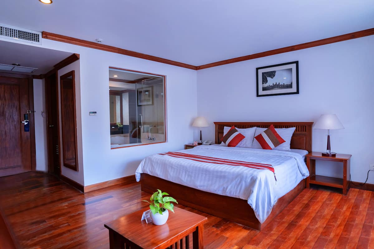1 bedroom, down duvets, minibar, in-room safe
