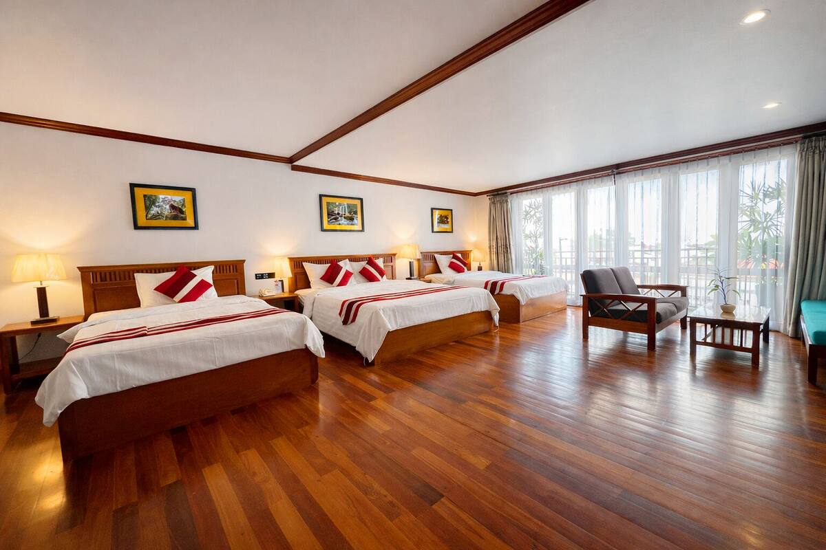 Junior Suite Triple - Balcony | 1 phòng ngủ, chăn bông, minibar, két bảo mật tại phòng 