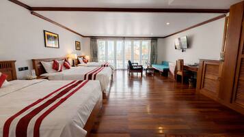 Junior Suite Triple - Balcony | City view