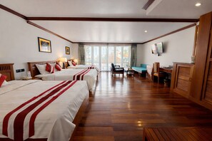 Junior Suite Triple - Balcony | Pemandangan kota