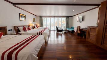 Junior Suite Triple - Balcony | City view