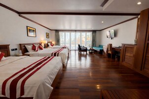 Junior Suite Triple - Balcony | City view