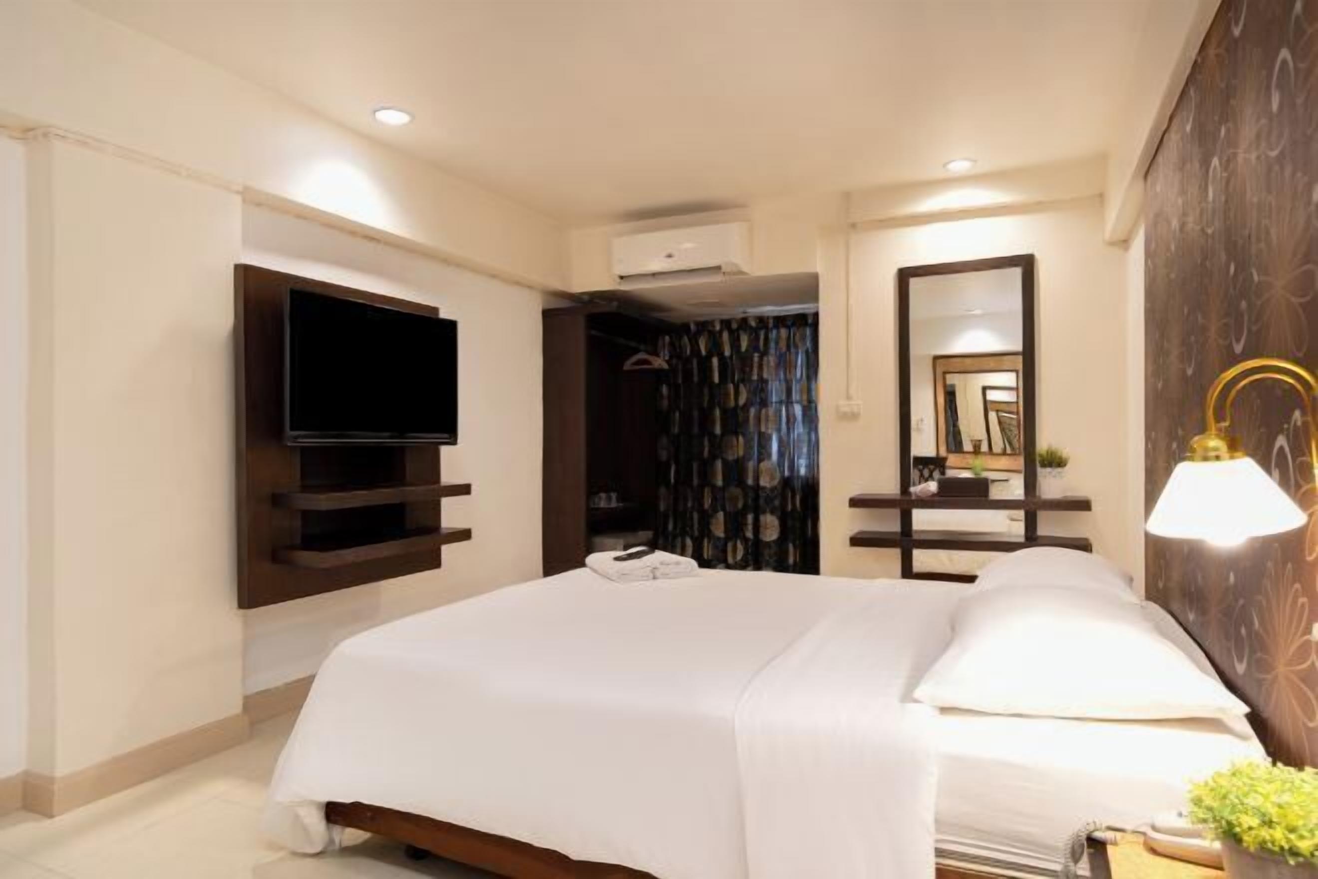 Escritorio, wifi gratis y ropa de cama 