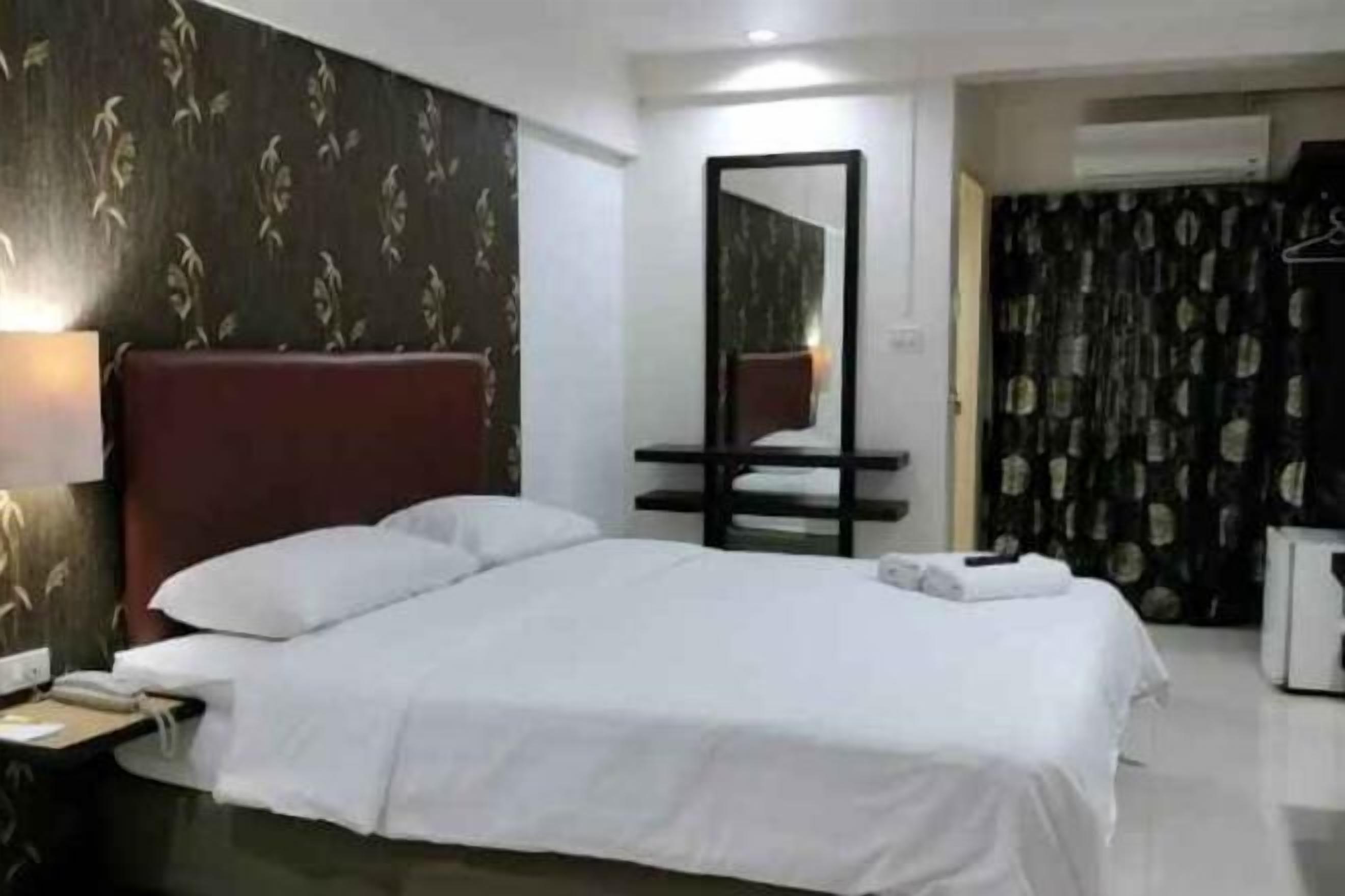 Escritorio, wifi gratis y ropa de cama 