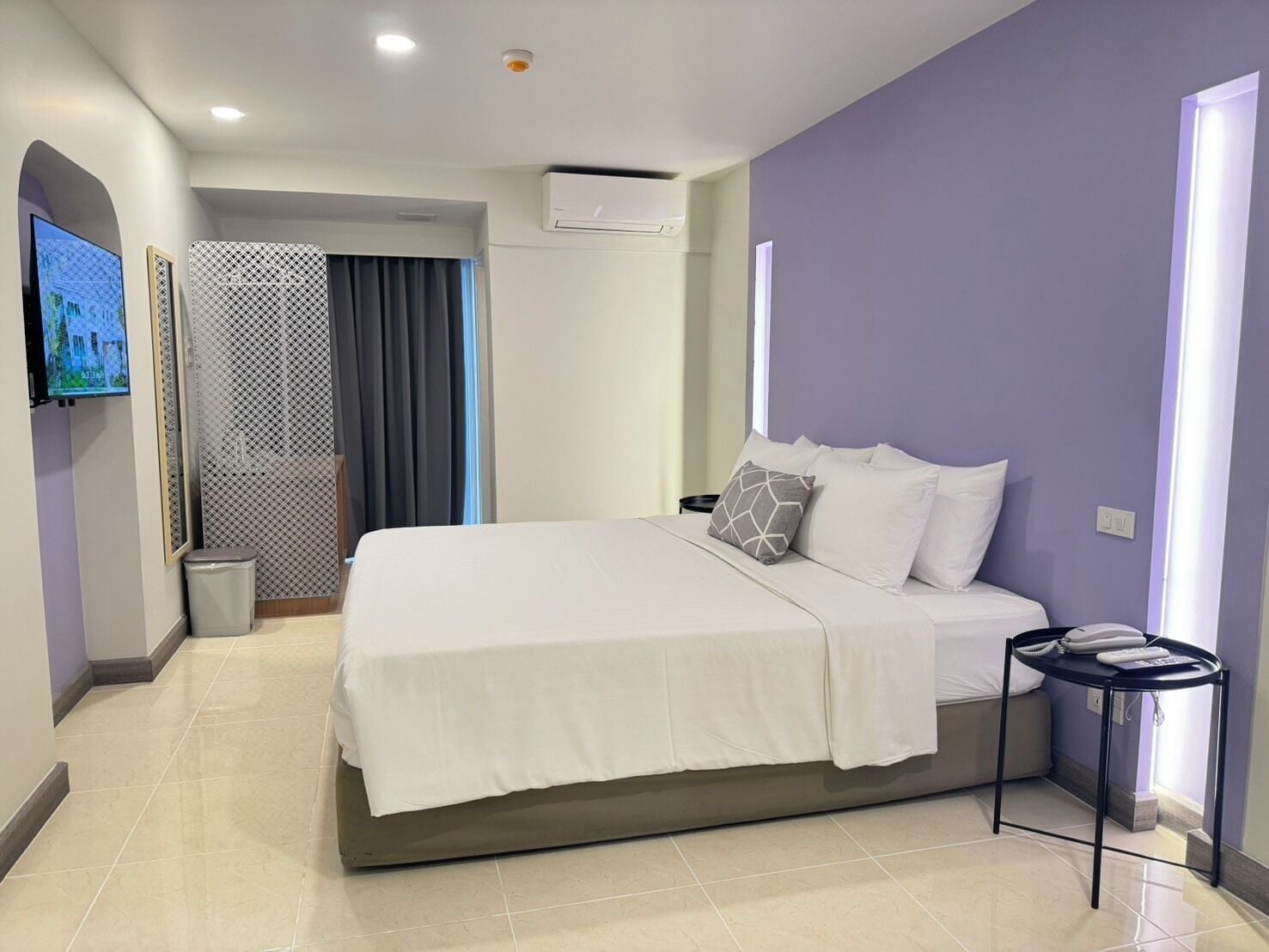 Superior | Escritorio, wifi gratis y ropa de cama 