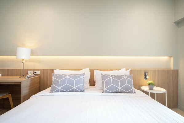 Deluxe | Escritorio, wifi gratis y ropa de cama 