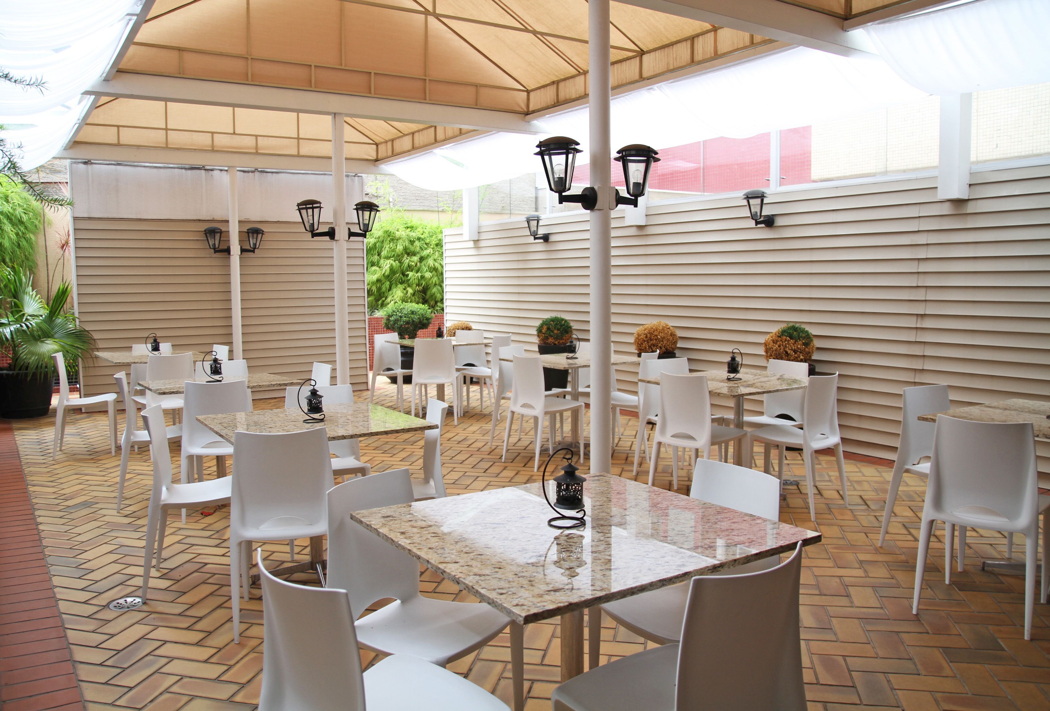 Daily buffet breakfast (BRL 22 per person)