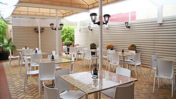 Café da manhã com buffet todos os dias (BRL 22 por pessoa)