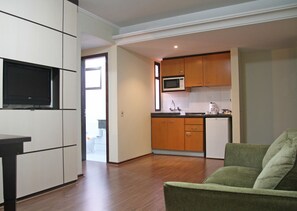 케이블 채널 시청이 가능한 32인치 LCD TV, TV