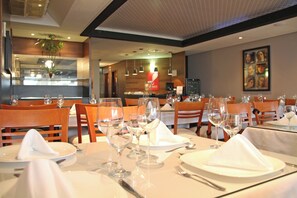 Breakfast, lunch and dinner served