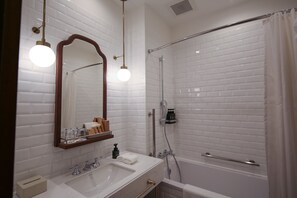 Annex Deluxe Twin Room, Non Smoking | Bathroom | Free toiletries, hair dryer, slippers, bidet - Nikko Kanaya Hotel (Nikko)