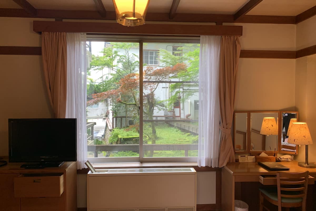 superior twin room, non smoking | 1 bedroom, desk, cots/infant beds, free wifi