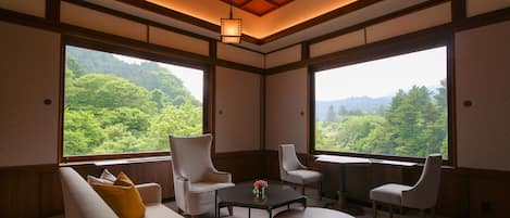 Desk, cots/infant beds, free WiFi, bed sheets