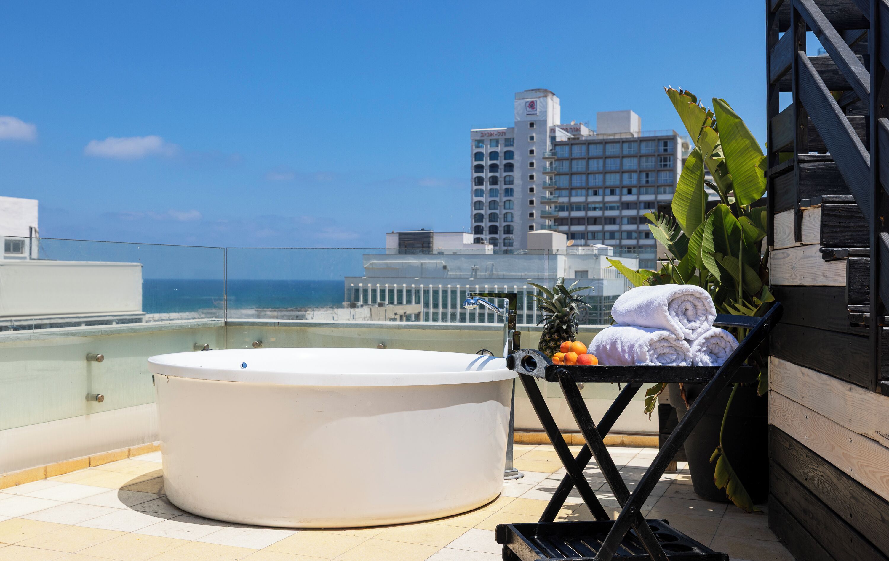 Penthouse, bubbelbad, gedeeltelijk uitzicht op zee (Studio) | Lakens van Egyptisch katoen, luxe beddengoed, een kluis op de kamer