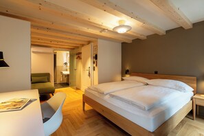 Chambre Double Premium | Fer et planche à repasser, Wi-Fi gratuit, draps fournis