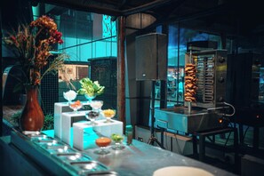 Café da manhã, almoço e jantar