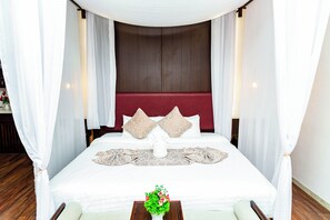 Phòng Suite Junior | Bộ đồ giường cao cấp, minibar, két bảo mật tại phòng, bàn 