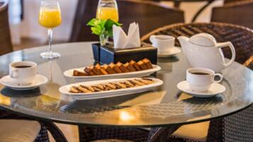 Free daily buffet breakfast