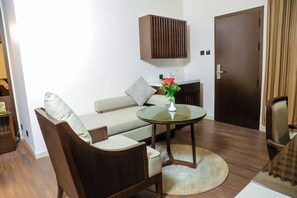 Suite (Suite with Spa Bath) | Literie de qualité supérieure, minibar, coffres-forts dans les chambres