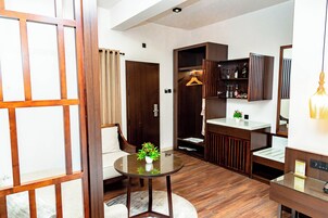 Ropa de cama de alta calidad y minibar 