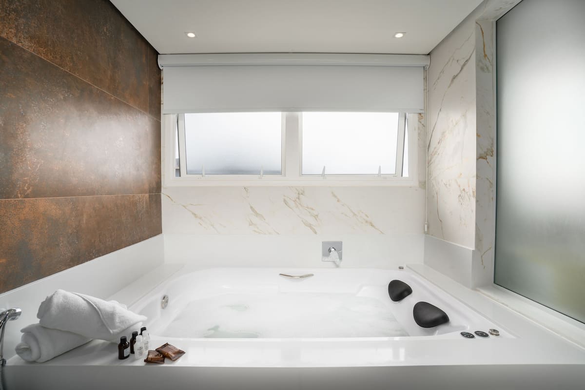 Suite Master | Baño | Ducha, artículos de higiene personal gratuitos y secador de pelo
