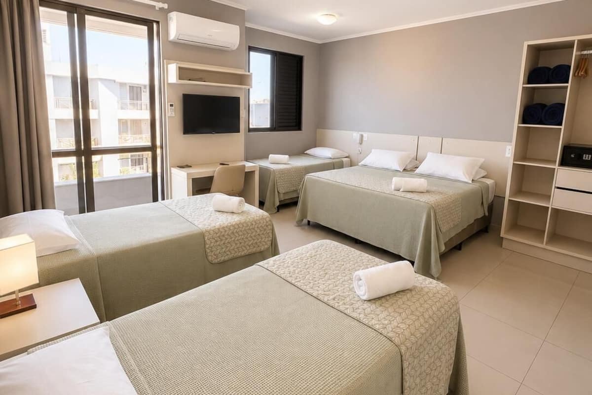 Ropa de cama de alta calidad, colchones Select Comfort y minibar 