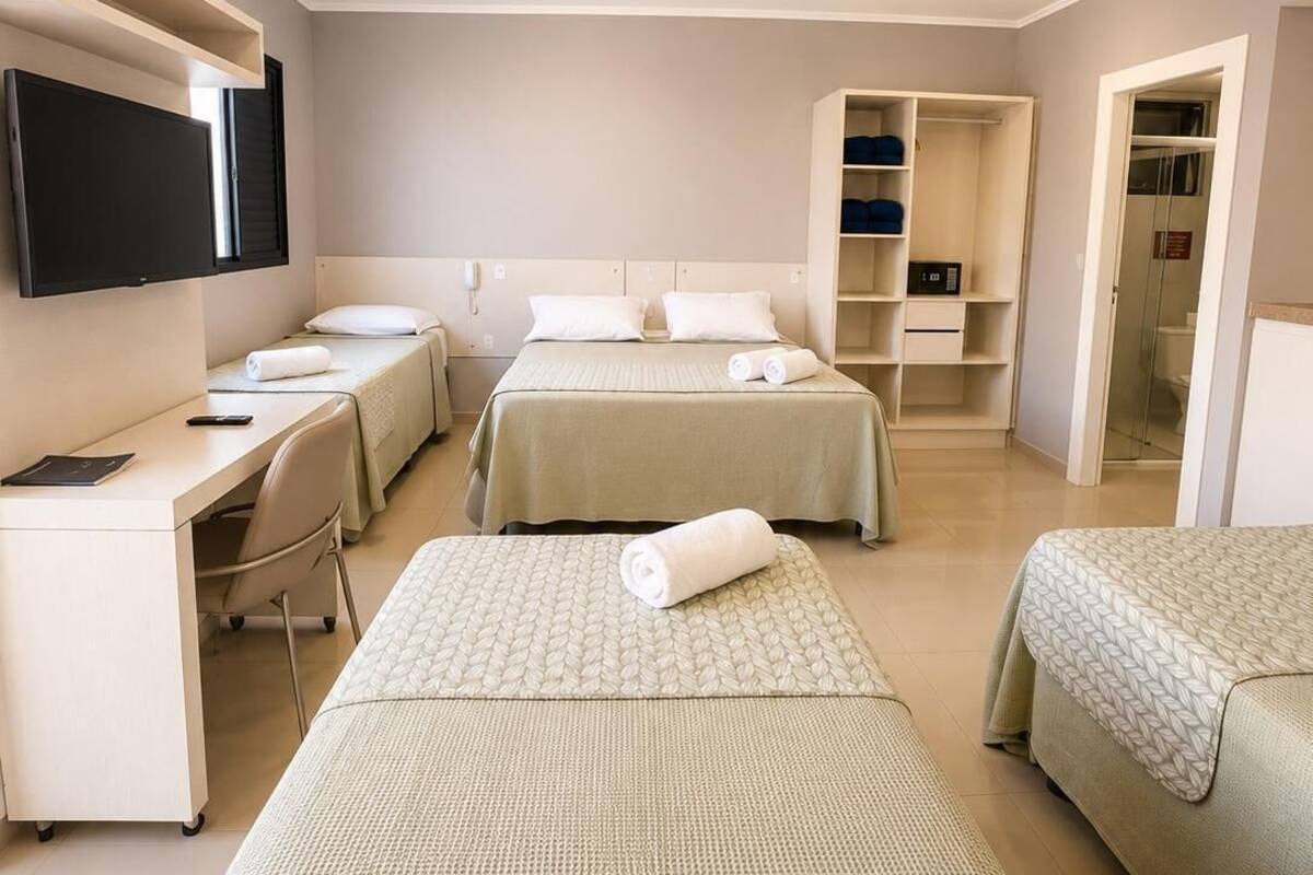 Roupas de cama premium, camas Select Comfort, frigobar