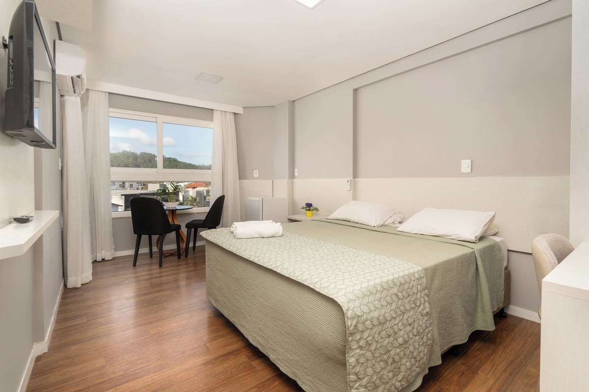 Habitación ejecutiva | Ropa de cama de alta calidad, colchones Select Comfort, minibar