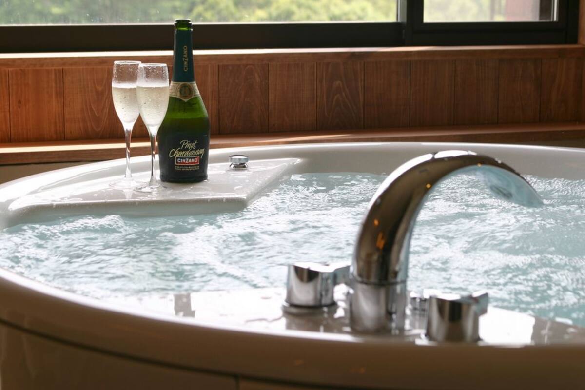 Jetted tub