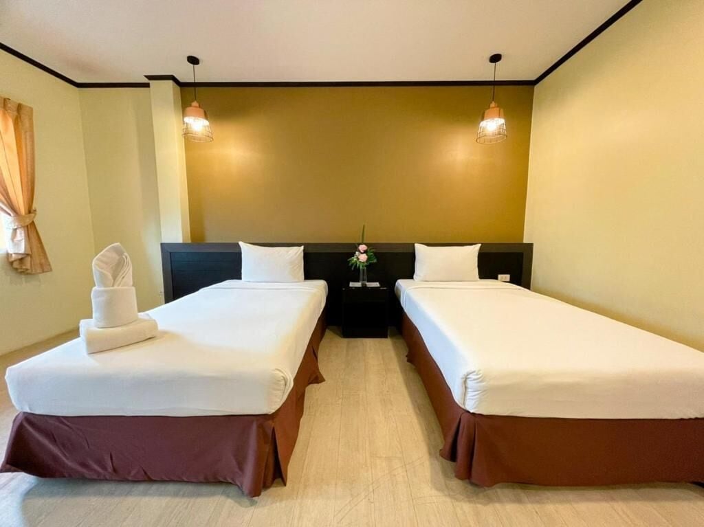 Standaard Twin kamer | Een bureau, een laptopwerkplek, verduisterende gordijnen, gratis wifi