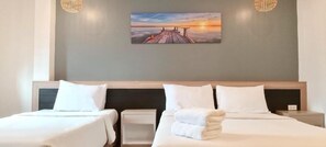 Desk, laptop workspace, blackout curtains, free WiFi - SB Living Place Hotel Phuket Town (Phuket)