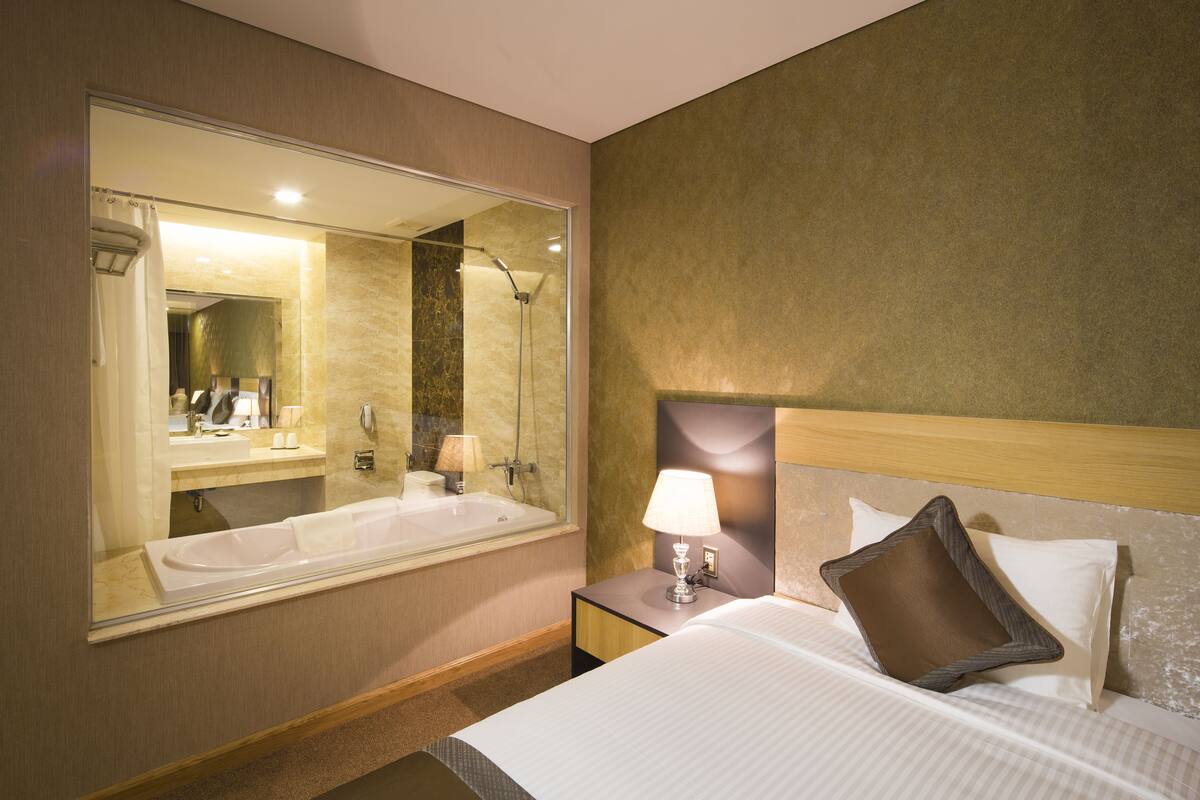 Egyptian cotton sheets, down duvets, minibar, in-room safe