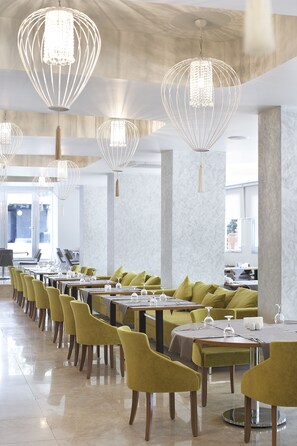 朝食、ランチ、ディナーに営業 (イタリア料理)