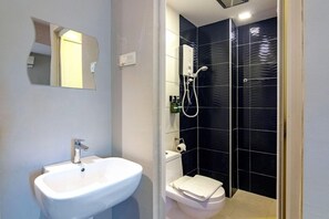 Doccia, asciugacapelli, asciugamani