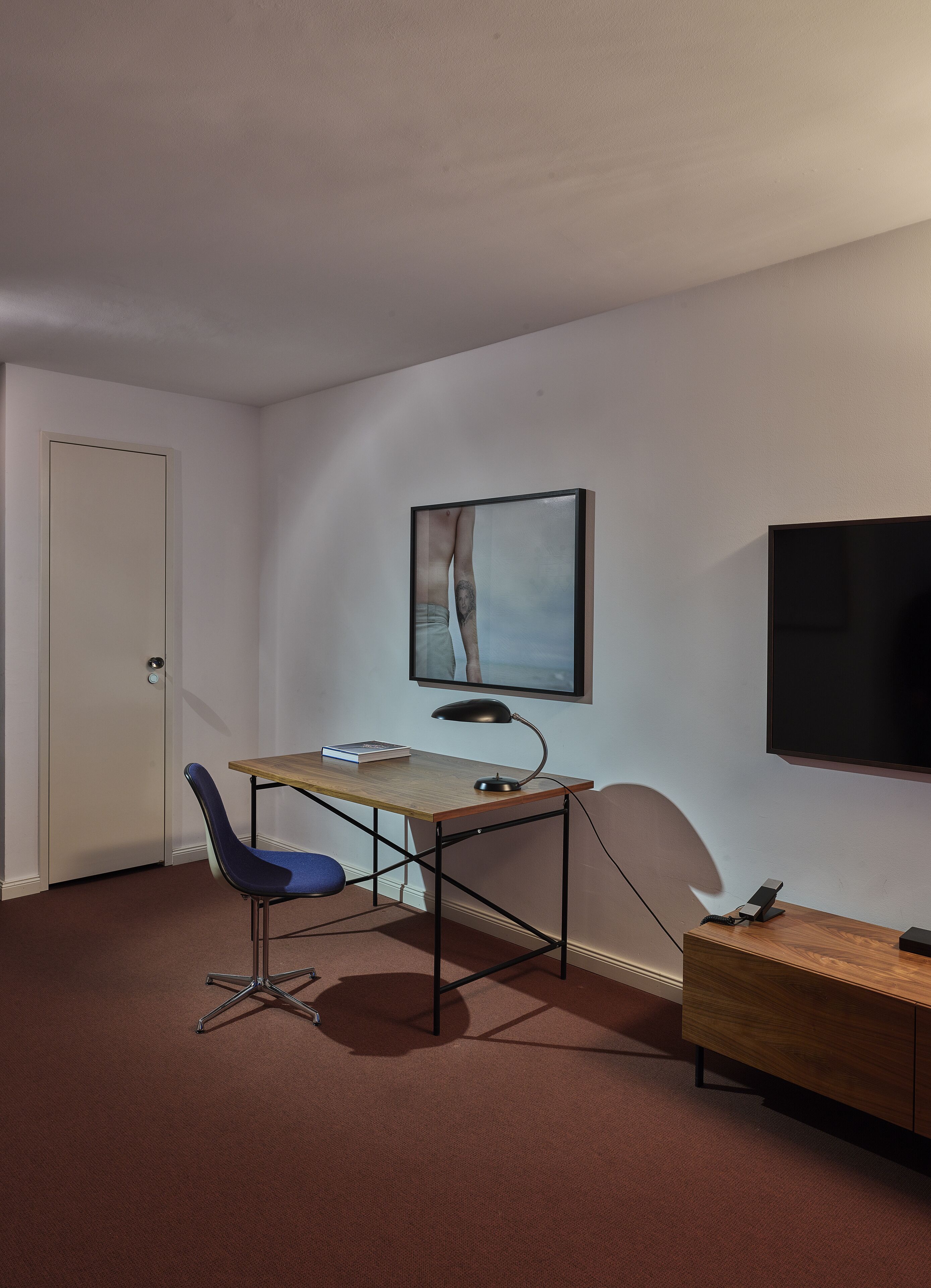 medium | in-room business centre