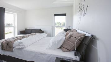 Suite, bad | 1 slaapkamer, een bureau, geluiddichte muren, gratis babybedden
