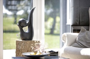 Televisión de pantalla plana de 32 pulgadas con canales por satélite