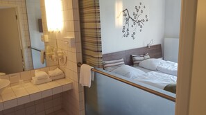 Triple Room | Bathroom | Hair dryer, towels