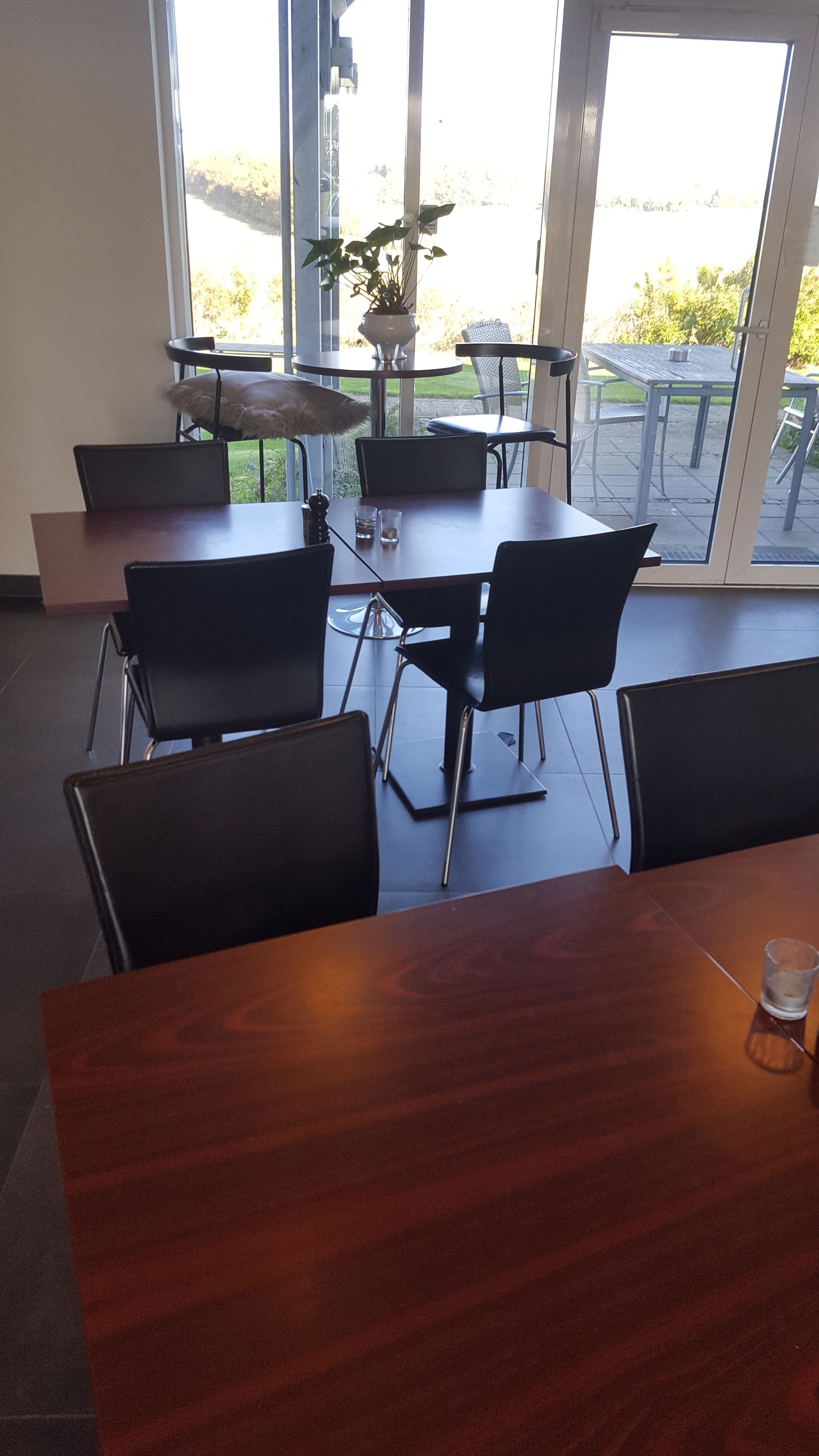 32-inch flat-screen tv with satellite channels, tv