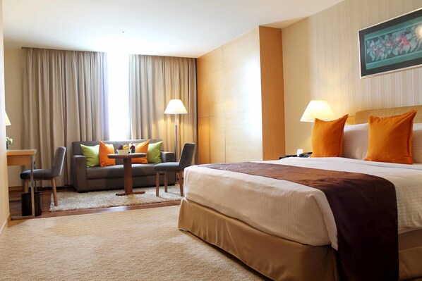 Deluxe Queen Room | Minibar, in-room safe, desk, iron/ironing board - Royale Chulan The Curve (Petaling Jaya)