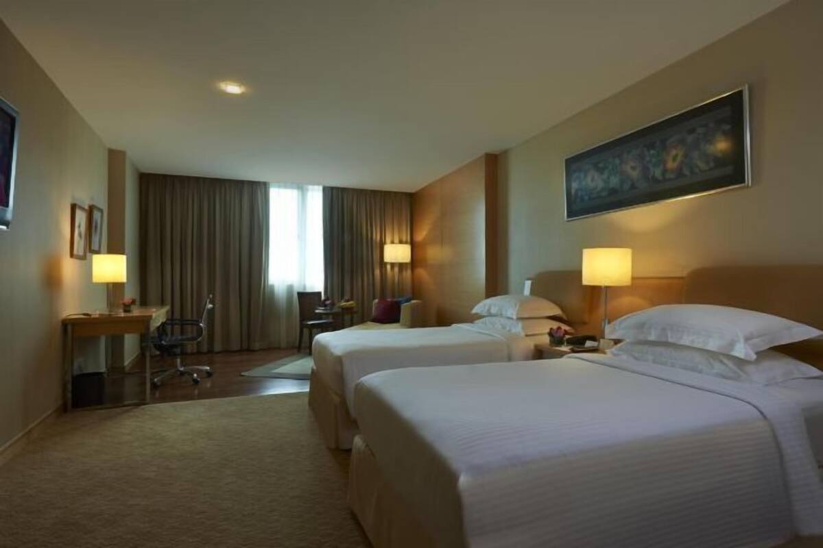 Minibar, in-room safe, desk, iron/ironing board