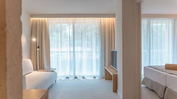 Comfort Suite, Balcony, Mountain View | 1 bedroom, in-room safe, desk, blackout drapes