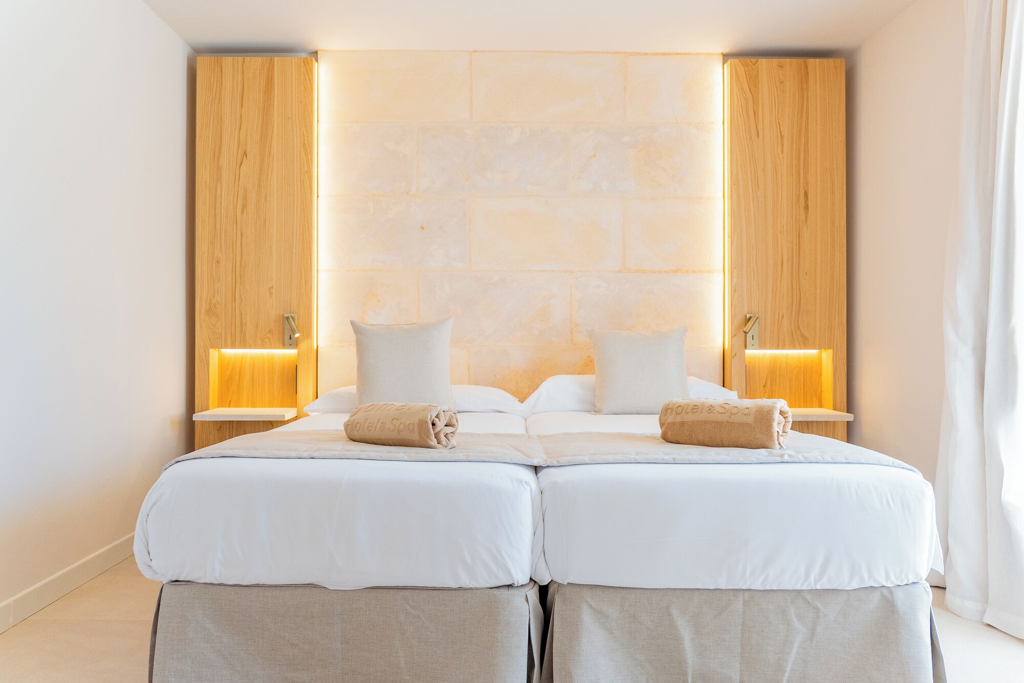Comfort suite, balkon | 1 slaapkamer, een kluis op de kamer, een bureau