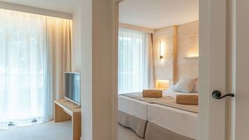 Junior Suite, Balcony, Mountain View | 1 bedroom, in-room safe, desk, blackout drapes