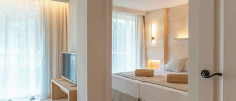 Junior Suite, Balcony, Mountain View | 1 bedroom, in-room safe, desk, blackout drapes